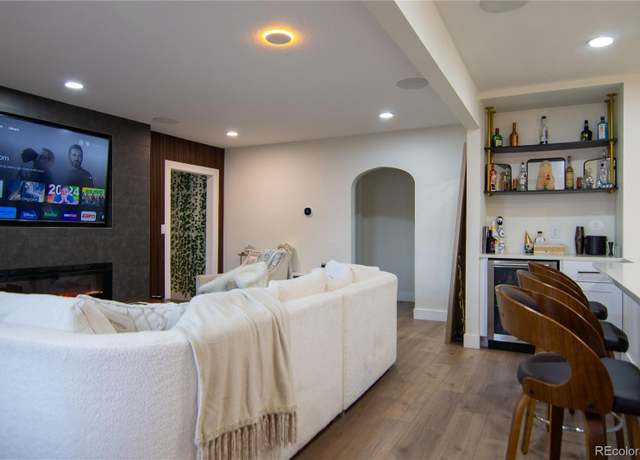 Property at 3701 S Grant St, Englewood, CO 80113, 6 beds, 3 baths