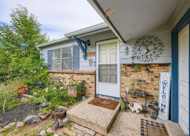 Property at 17232 E Oberlin Pl, Aurora, CO 80013, 3 beds, 2 baths