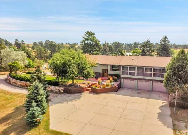 Property at 11200 Stallion Dr, Parker, CO 80138, 4 beds, 3 baths