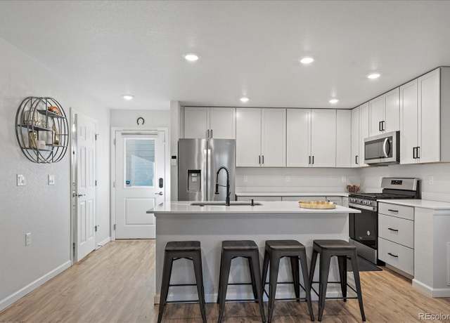 Property at 1143 Hummingbird Cir, Longmont, CO 80501, 2 beds, 3 baths