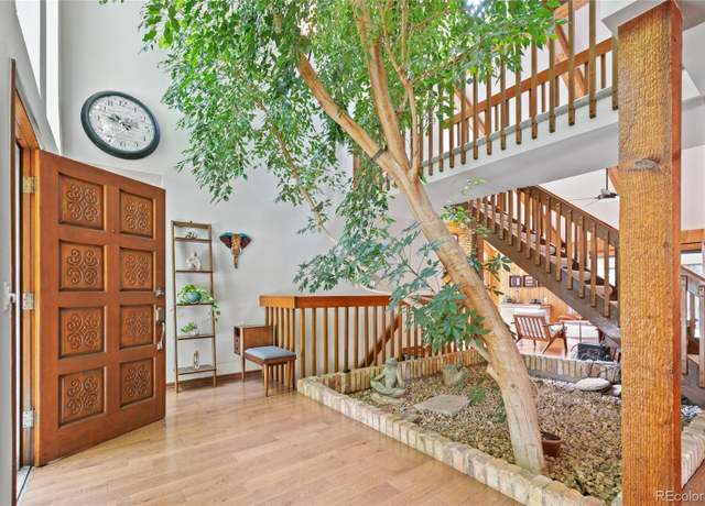Property at 10886 E Crestline Cir, Englewood, CO 80111, 5 beds, 4 baths