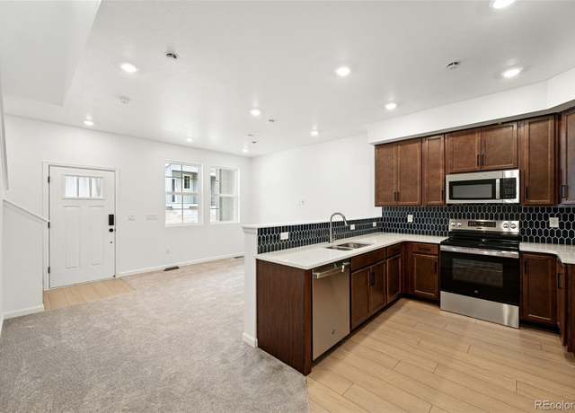 Property at 17117 W 91st Ln, Arvada, CO 80007, 3 beds, 3 baths