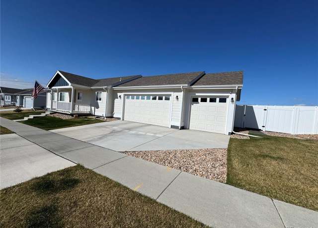 Property at 4321 Yellowbells Dr, Evans, CO 80620, 3 beds, 2 baths