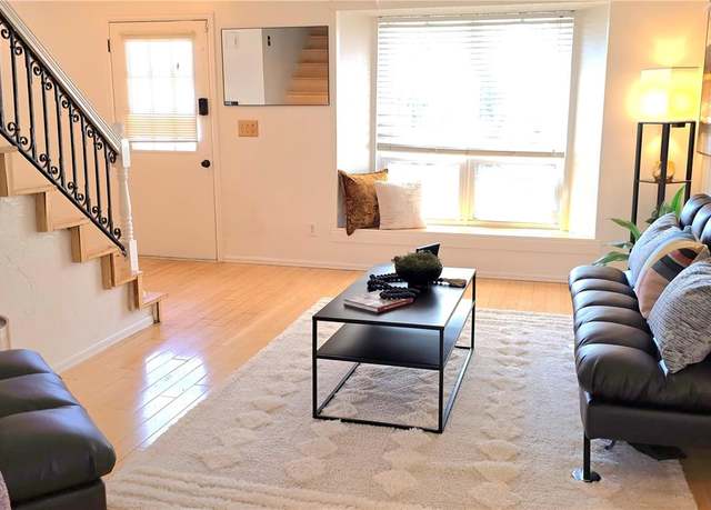 Property at 1024 S Mobile St, Aurora, CO 80017, 3 beds, 3 baths