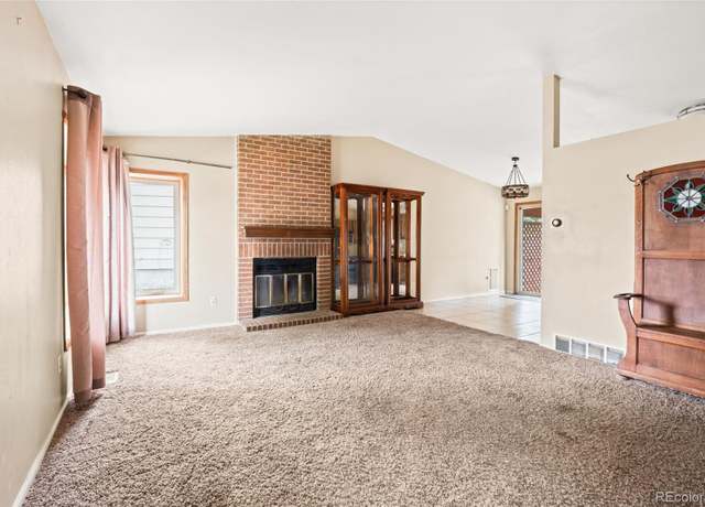 Property at 19094 E Oberlin Dr, Aurora, CO 80013, 3 beds, 3 baths