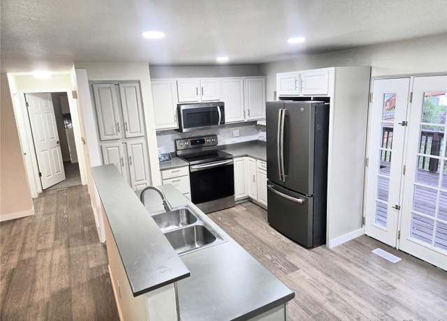 Property at 2565 Anjelina Cir, Colorado Springs, CO 80916, 4 beds, 2 baths