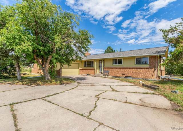 Property at 1090 S Buchanan St, Aurora, CO 80018, 3 beds, 3 baths