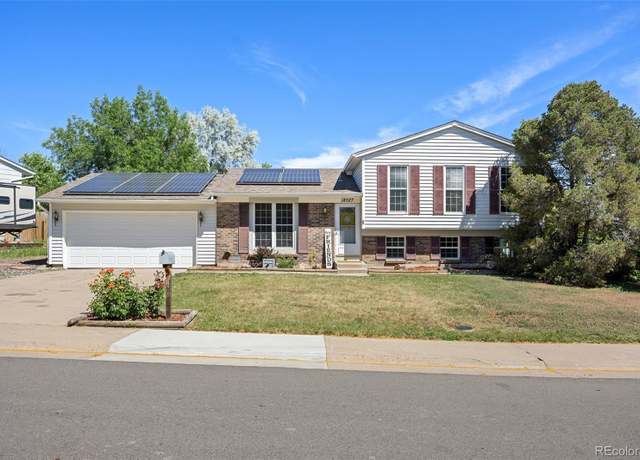 Property at 18527 E Kansas Pl, Aurora, CO 80017, 4 beds, 2 baths