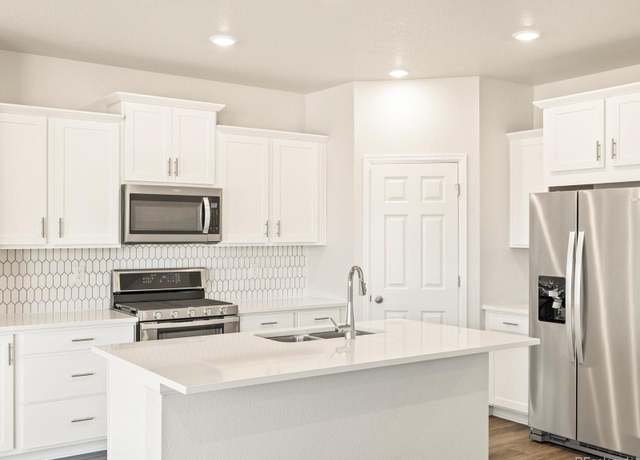 Property at 17417 E 89th Way, Commerce City, CO 80022, 3 beds, 2 baths