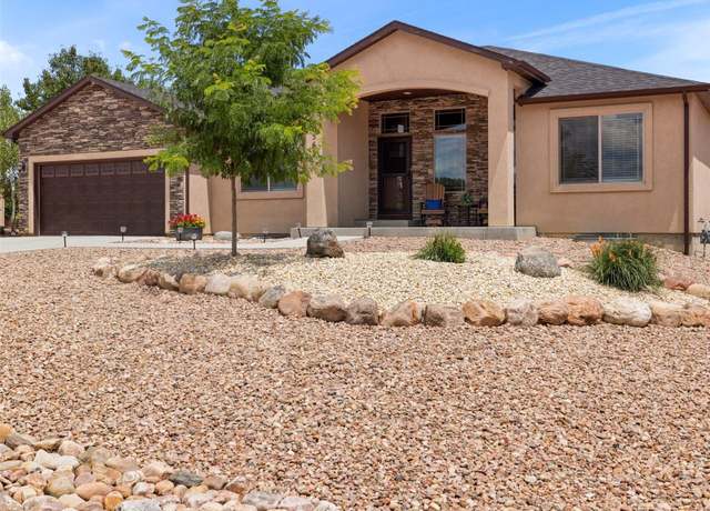 Property at 562 S Ferncliff Dr, Pueblo, CO 81007, 3 beds, 2 baths