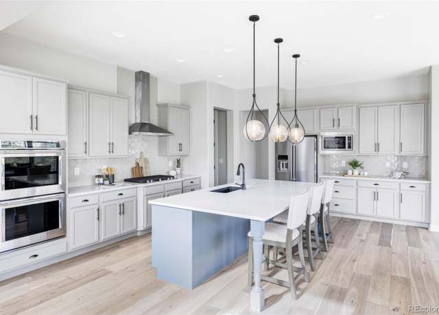 Property at 27500 E Lakeview Dr, Aurora, CO 80016, 5 beds, 5 baths