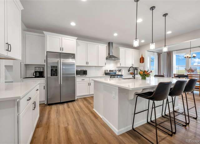 Property at 208 S Waterloo St, Aurora, CO 80018, 5 beds, 4 baths