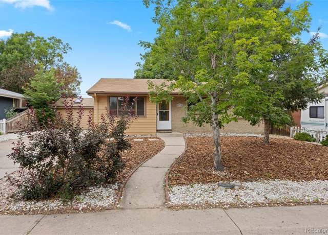 Property at 971 S Ironton St, Aurora, CO 80012, 4 beds, 2 baths