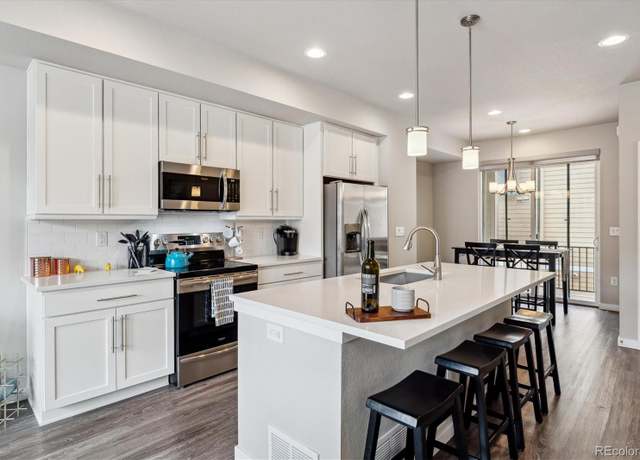 Property at 6737 S Tempe Ct, Aurora, CO 80016, 2 beds, 3 baths