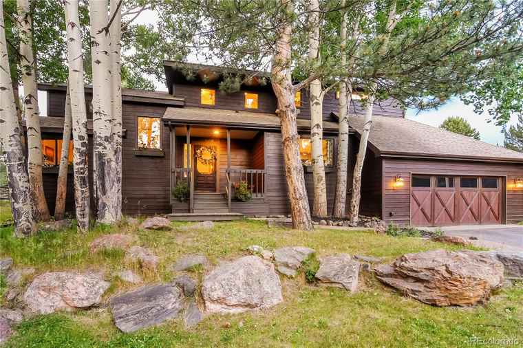 Photo of 1927 Sunset Cir Evergreen, CO 80439