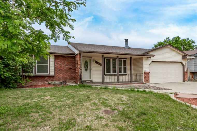 Photo of 1828 Stratford Ln Longmont, CO 80503