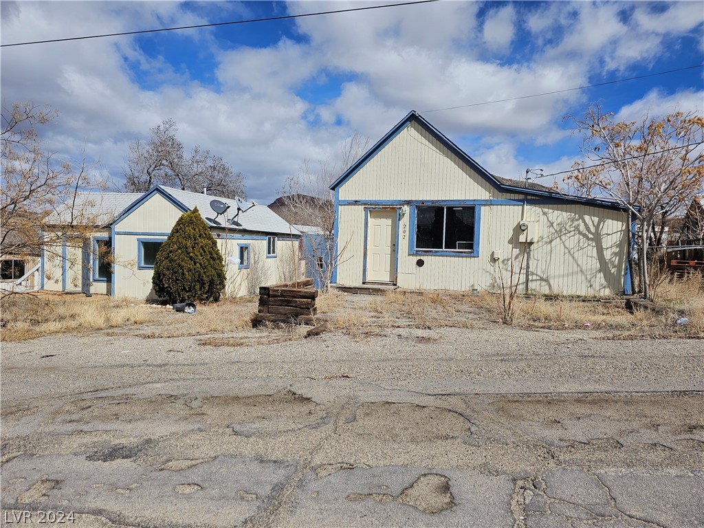 222 Jackson St, Tonopah, NV 89049 | MLS# 2577388 | Redfin