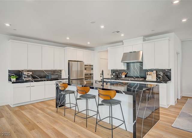 Property at 2670 Skylark Trail St, Henderson, NV 89044, 4 beds, 3.5 baths