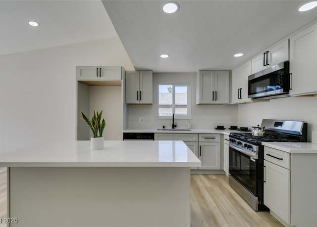 Property at 706 Greenway Rd, Henderson, NV 89002, 4 beds, 2 baths