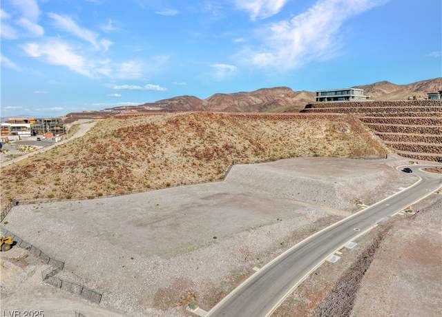 Property at 10 Horseshoe Rock Court Ct, Henderson, NV 89012