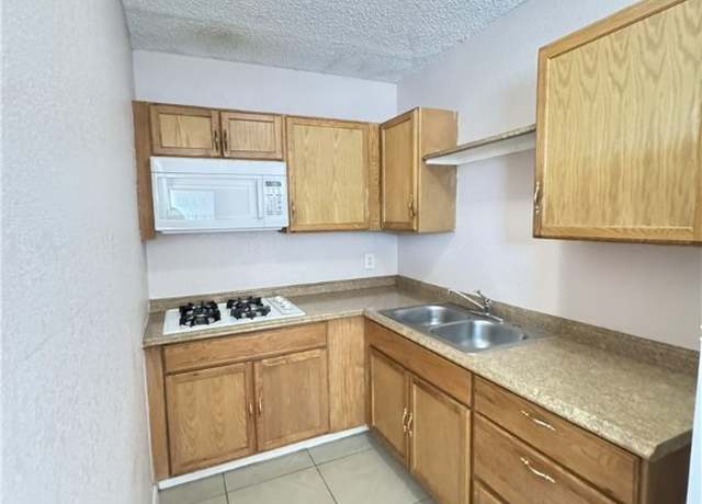 Property at 1077 Count Wutzke Ave, Las Vegas, NV 89119, 3 beds, 2 baths