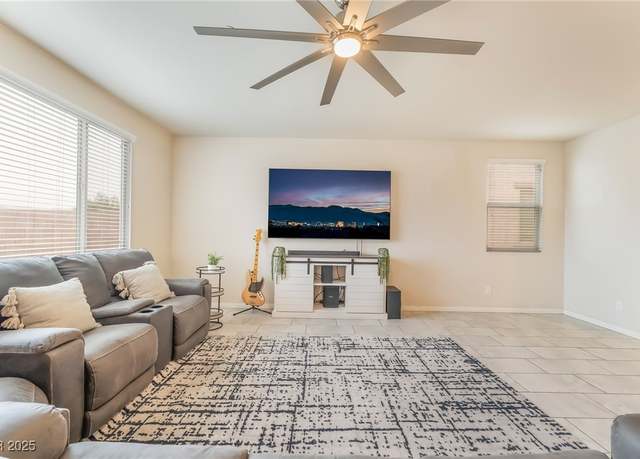 Property at 1132 Strada Cristallo, Henderson, NV 89011, 3 beds, 2.5 baths