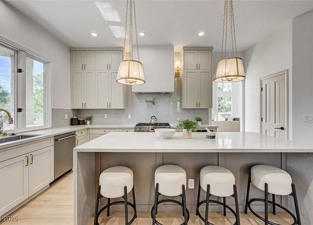 Property at 2105 Lookout Point Cir, Las Vegas, NV 89117, 4 beds, 4.5 baths