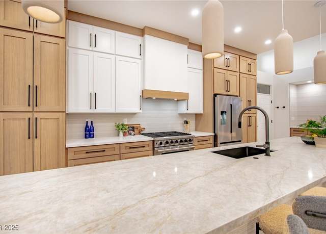 Property at 10025 Netherton Dr, Las Vegas, NV 89134, 3 beds, 2 baths