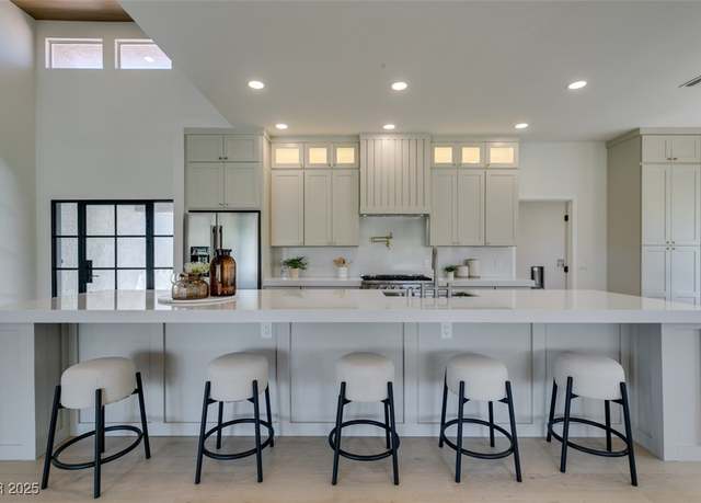 Property at 9520 Sundial Dr, Las Vegas, NV 89134, 3 beds, 2 baths