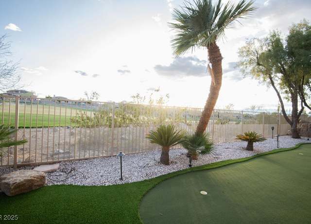 Property at 9 Knob Oak Dr, Henderson, NV 89052, 3 beds, 2.5 baths