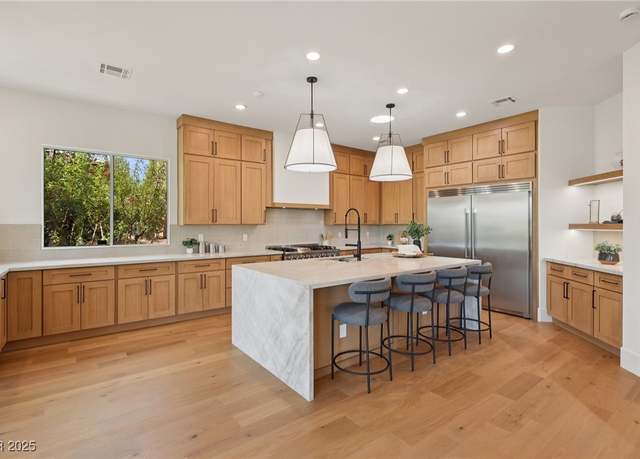 Property at 10385 Luna Magico Ave, Las Vegas, NV 89135, 3 beds, 2.5 baths
