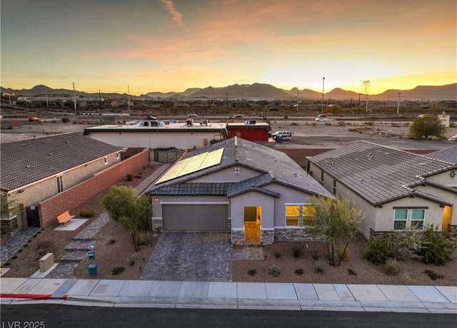 Property at 617 Sylvan St, Henderson, NV 89002, 4 beds, 2.5 baths