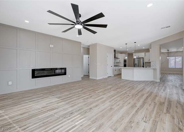 Property at 2116 Cumberland Hill Dr, Henderson, NV 89052, 3 beds, 2 baths