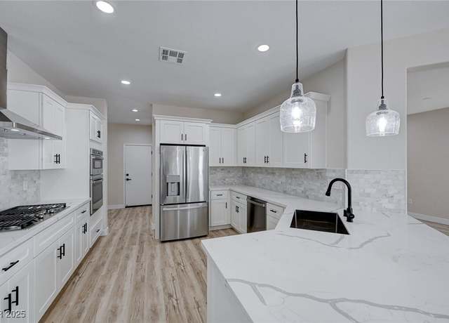 Property at 2116 Cumberland Hill Dr, Henderson, NV 89052, 3 beds, 2 baths