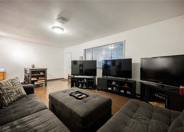 Property at 271 Greenbriar Townhouse Way, Las Vegas, NV 89121, 1 bed, 1 bath