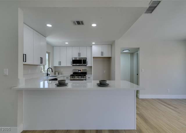 Property at 5742 Forsythe Dr, Las Vegas, NV 89142, 3 beds, 2 baths