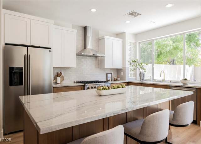 Property at 9308 Pitching Wedge Dr, Las Vegas, NV 89134, 3 beds, 2.5 baths