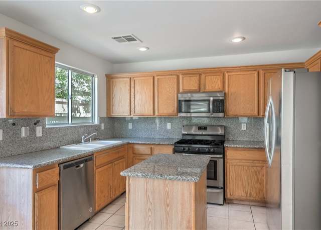 Property at 7427 Barranca Peak Ct, Las Vegas, NV 89139, 5 beds, 3 baths