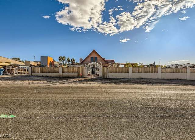 Property at 919 Havre Ave, Henderson, NV 89015, 3 beds, 3 baths