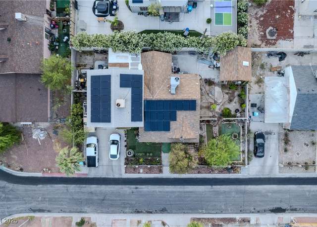Property at 605 N 4th St, Las Vegas, NV 89101, 2 beds, 3.5 baths