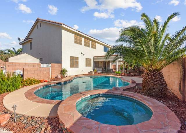 Property at 977 Courtney Valley St, Henderson, NV 89052, 5 beds, 3 baths