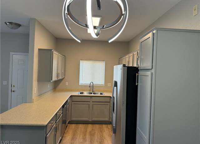 Property at 2291 W Horizon Ridge Pkwy #5228, Henderson, NV 89052, 2 beds, 2 baths
