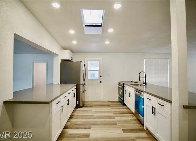 Property at 1944 Allen Ave, Henderson, NV 89011, 3 beds, 2.5 baths