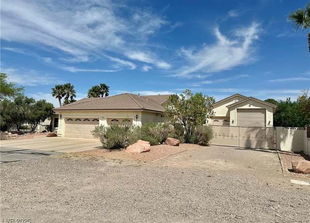 Property at 1520 Palomino Dr, Henderson, NV 89002, 2 beds, 3.5 baths