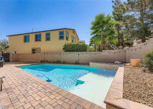 Property at 2947 Caxton Grove Dr, Henderson, NV 89052, 5 beds, 3 baths