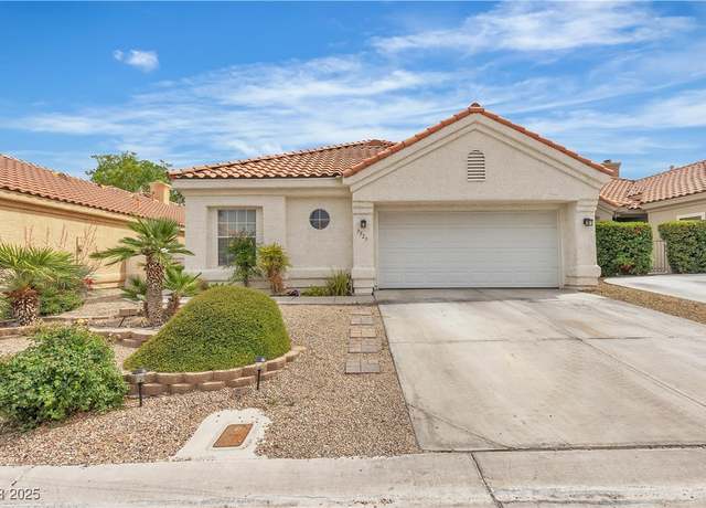 Property at 7929 Ben Hogan Dr, Las Vegas, NV 89149, 2 beds, 2 baths