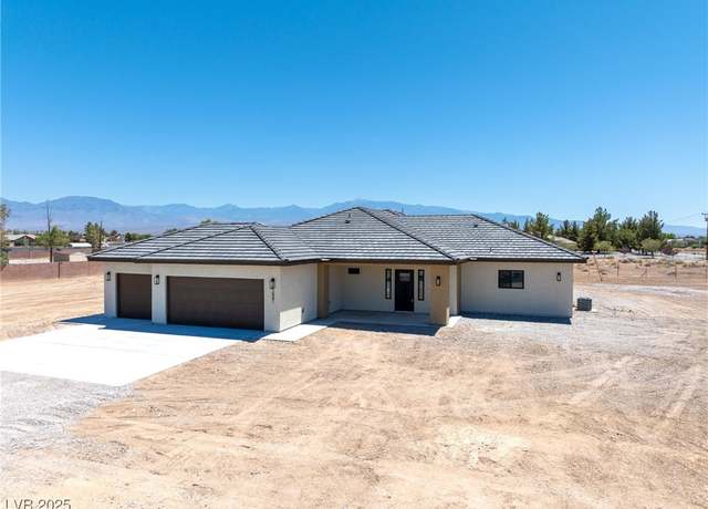 Property at 2881 Red Rock Dr, Pahrump, NV 89048, 4 beds, 3.5 baths