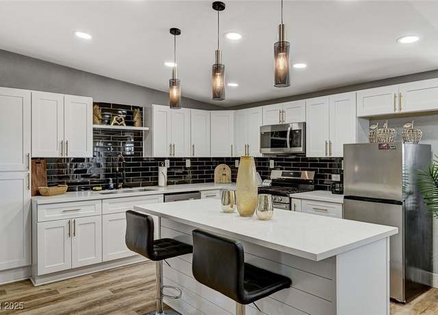 Property at 1660 Izabella Ave, Las Vegas, NV 89169, 3 beds, 2 baths