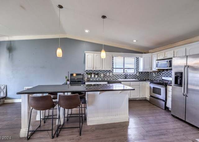 Property at 2423 Vista Colina St, Henderson, NV 89014, 4 beds, 2 baths