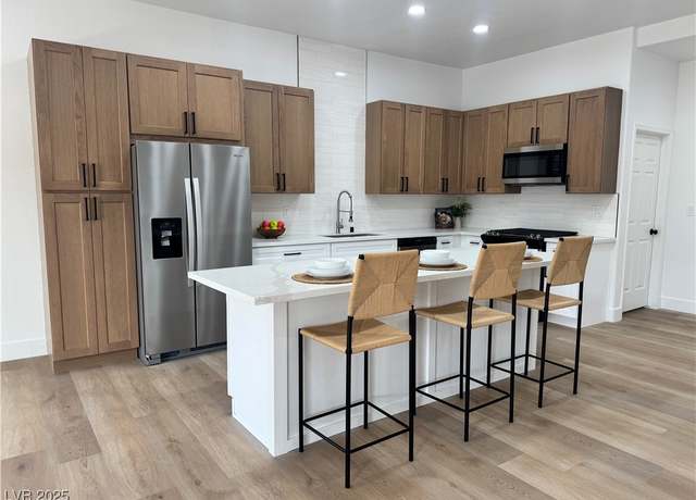 Property at 10405 Junction Hill Dr, Las Vegas, NV 89134, 2 beds, 2 baths